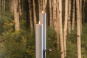 Kaarsen van de grote zaal, de berkenzaal van rouwcentrum en crematorium de Boskamp te Assen