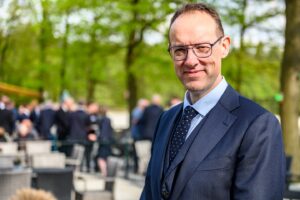 Peter van uitvaartzorg BijZonder bij natuurplas 't nije Hemelriek te Gasselte